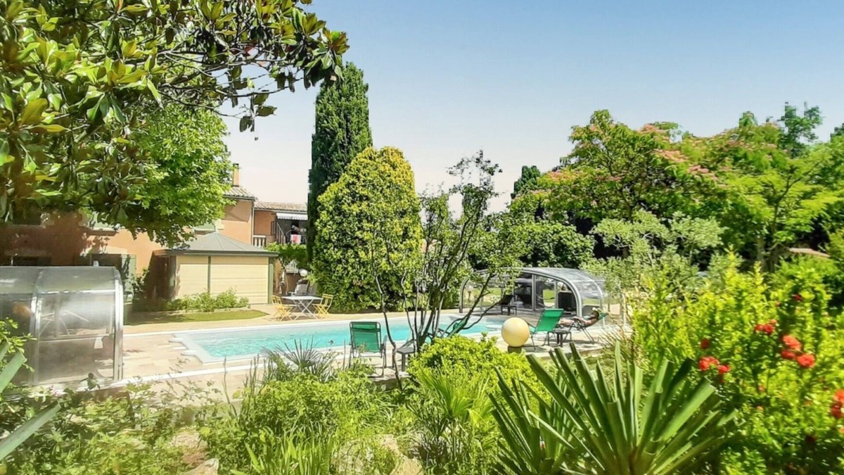 Le Thor House | Homerez - Charming House in Le Thor with shared pool