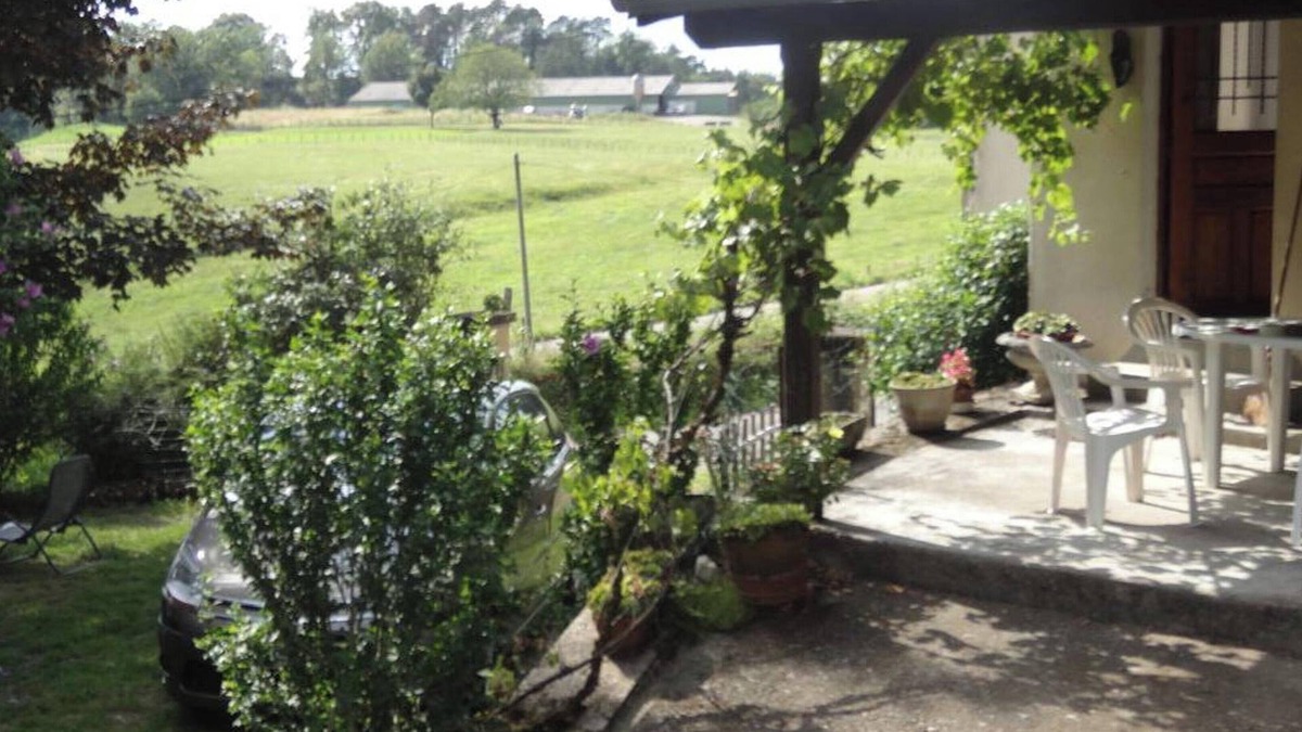 Teyssieu House | Homerez - Charming house in Teyssieu with fireplace and garden.