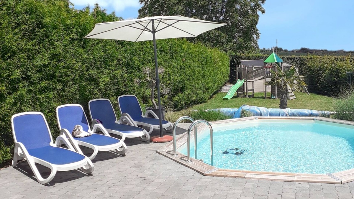 Hamois House | Homerez - Charming House in Hamois with Shared Pool