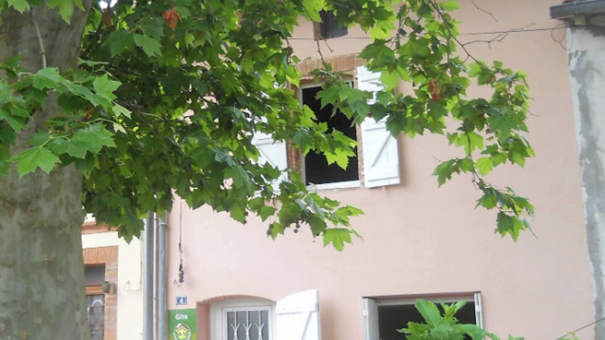 Aignes House | Homerez - Charming house in Aignes with garden and BBQ