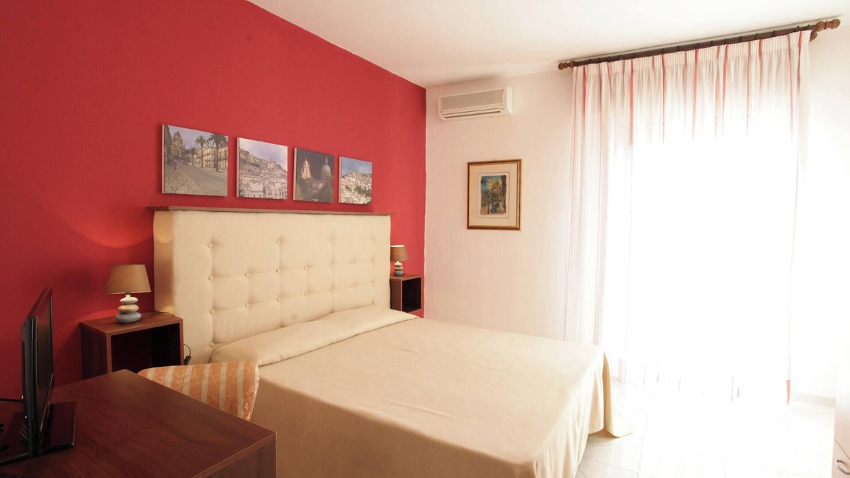 Ragusa House | Homerez - Charming House in Ragusa + City View