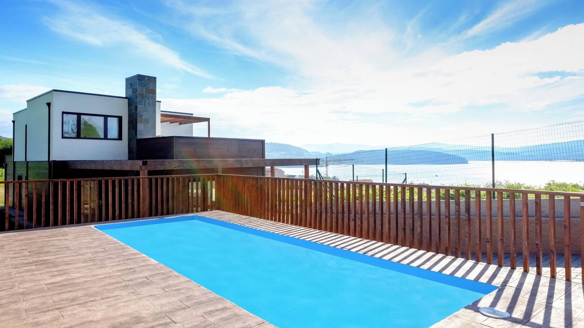 Outes House | Homerez - Charming House Outes, Sea View, Garden