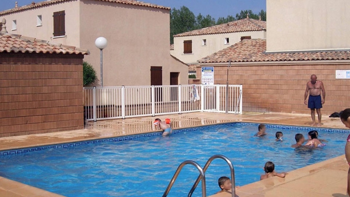 Vias House | Homerez - Charming House with Shared Pool in Vias