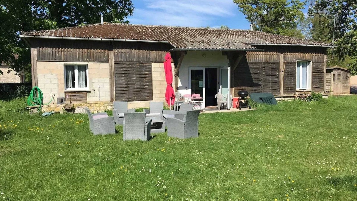 Poligny Apartment | Homerez - Charming Studio in Poligny of 80 m² with Garden View