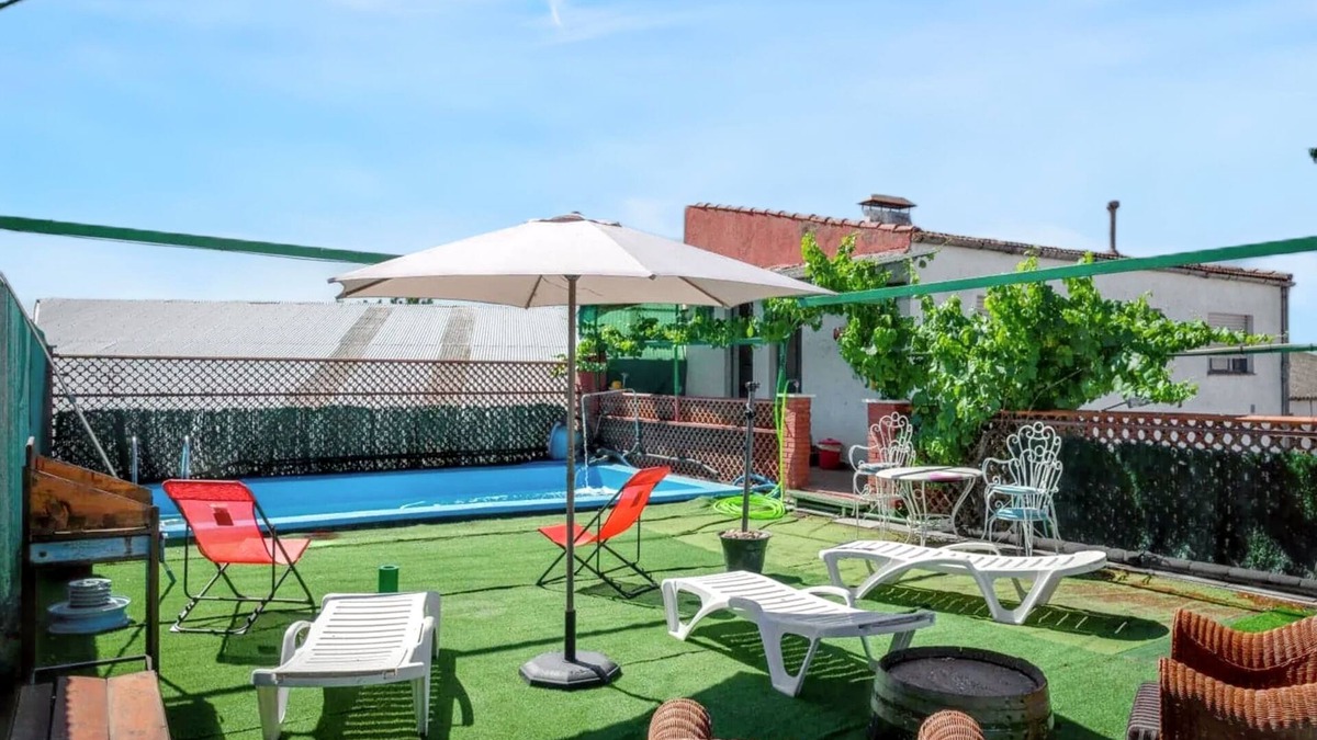 Vitigudino Villa | Homerez - Charming Villa in Vitigudino with Private Pool
