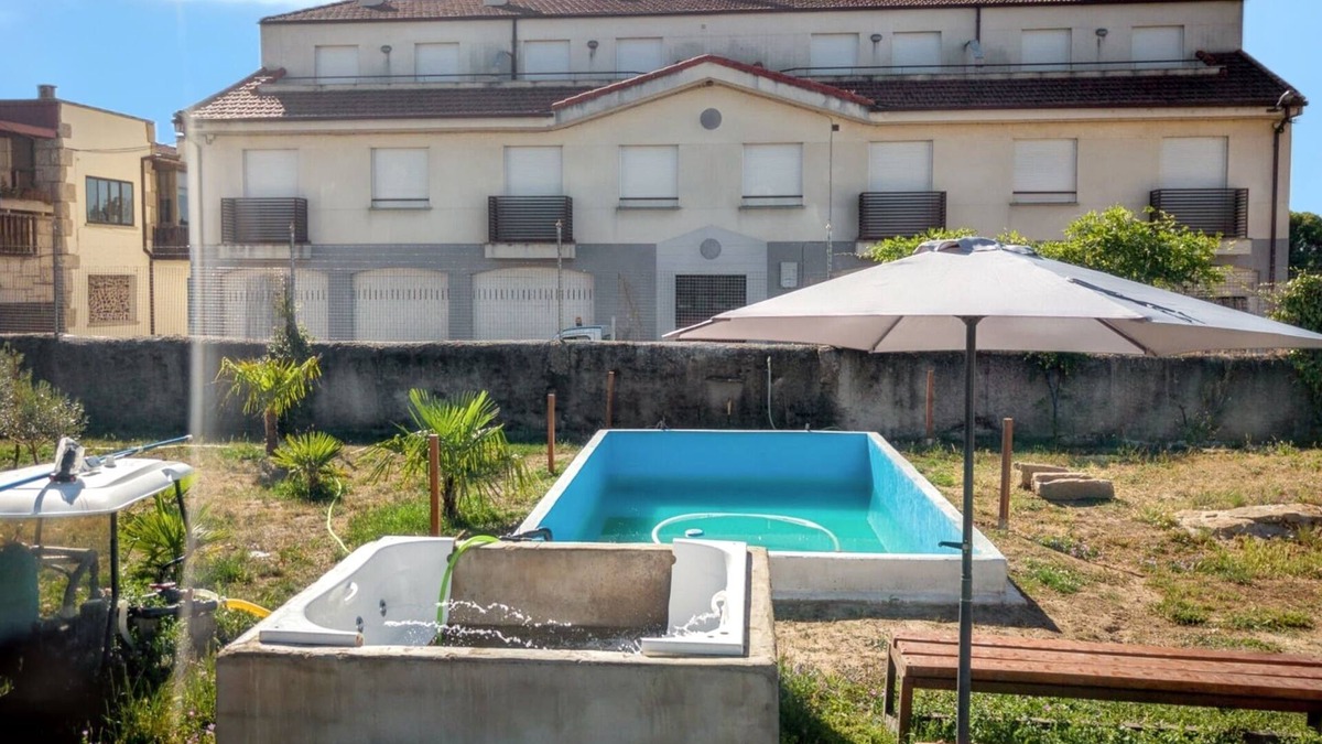 Vitigudino Villa | Homerez - Charming Villa Near Vitigudino with Shared Pool