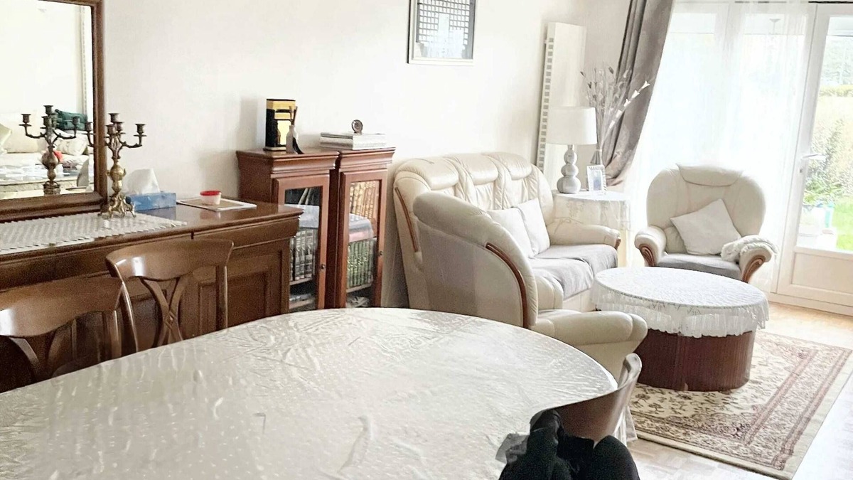 Les Templiers Villa | Homerez - Charming Villa in Élancourt with Private Garden