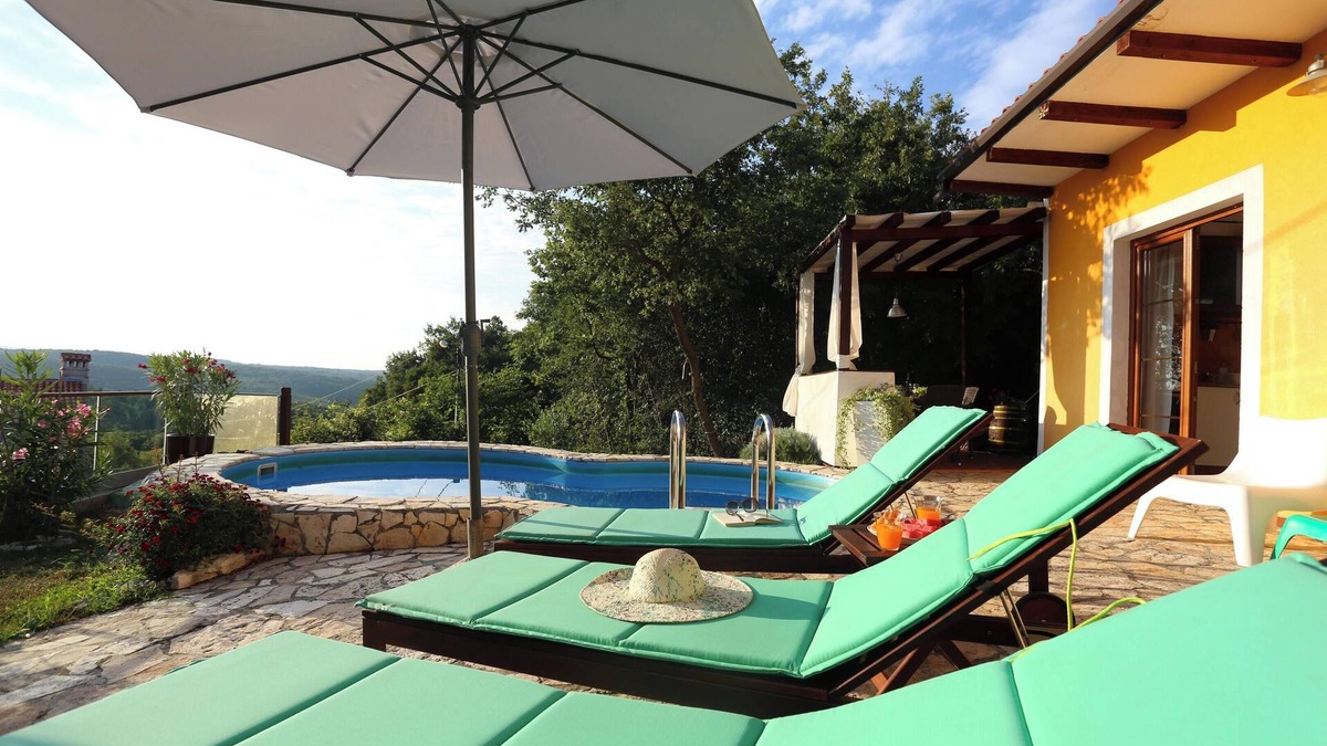 Ripenda Verbanci Villa | Homerez - Charming villa with private pool near the sea and garden