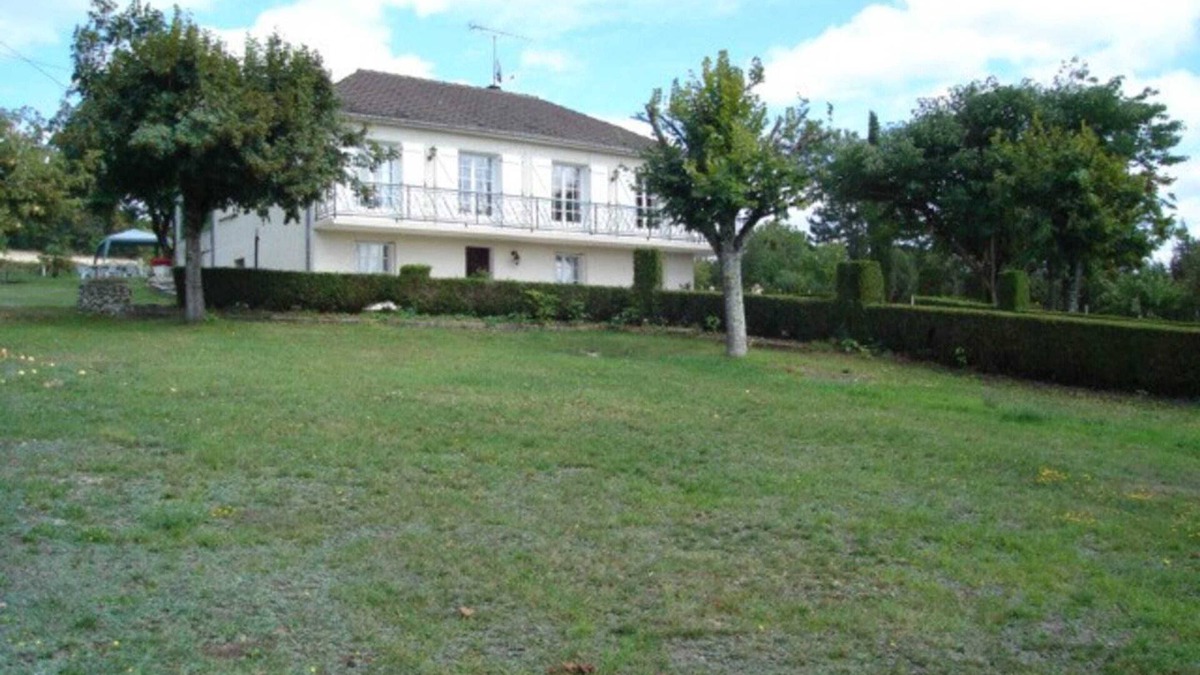 Mensignac Apartment | Homerez - Comfortable Apartment in Mensignac near Countryside