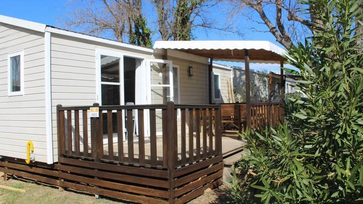Narbonne-Plage House | Homerez - Comfortable Bungalow in Narbonne with Terrace & Parking