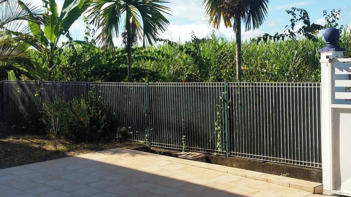Petit-Canal Apartment | Homerez - Comfortable apartment with terrace in Petit-Canal - 50 m²