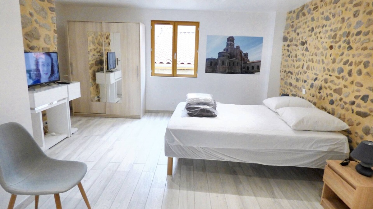 Brioude House | Homerez - Comfortable house in the heart of Brioude with private parking.