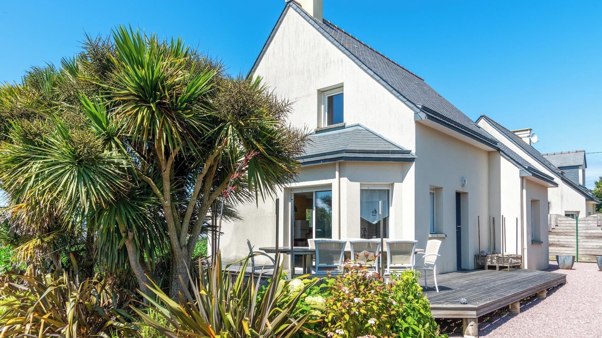 Plurien House | Homerez - Comfortable House in Plurien with Hammam