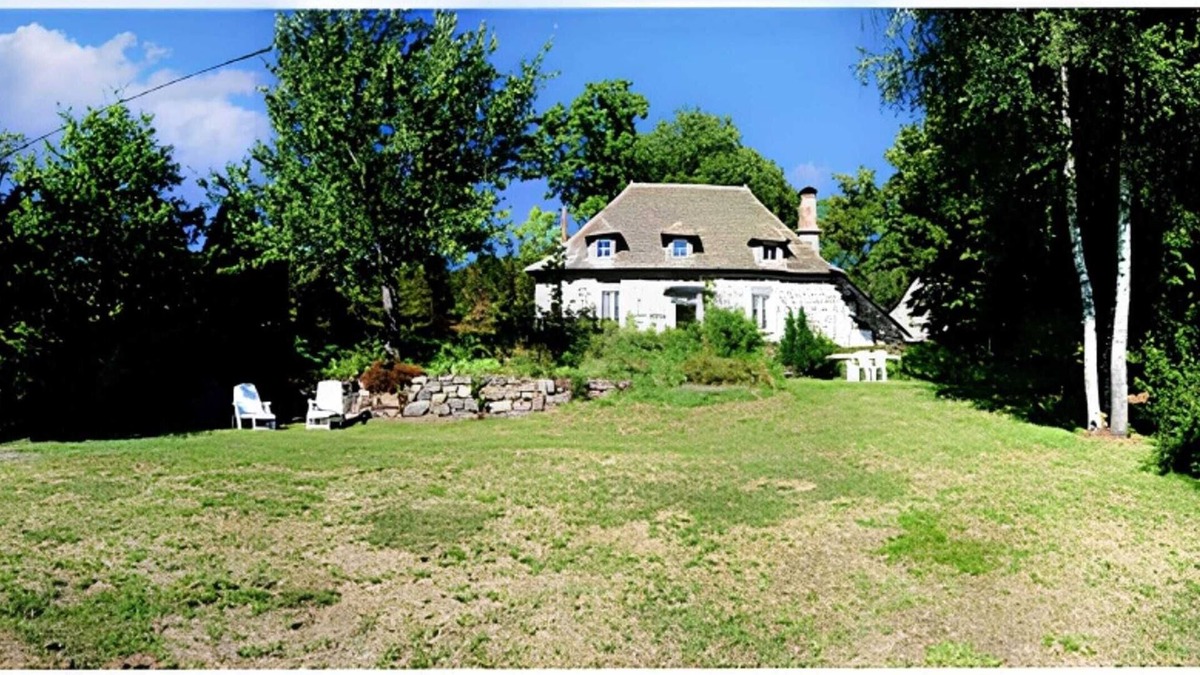 Le Fau House | Homerez - Comfortable house with mountain view in Le Fau