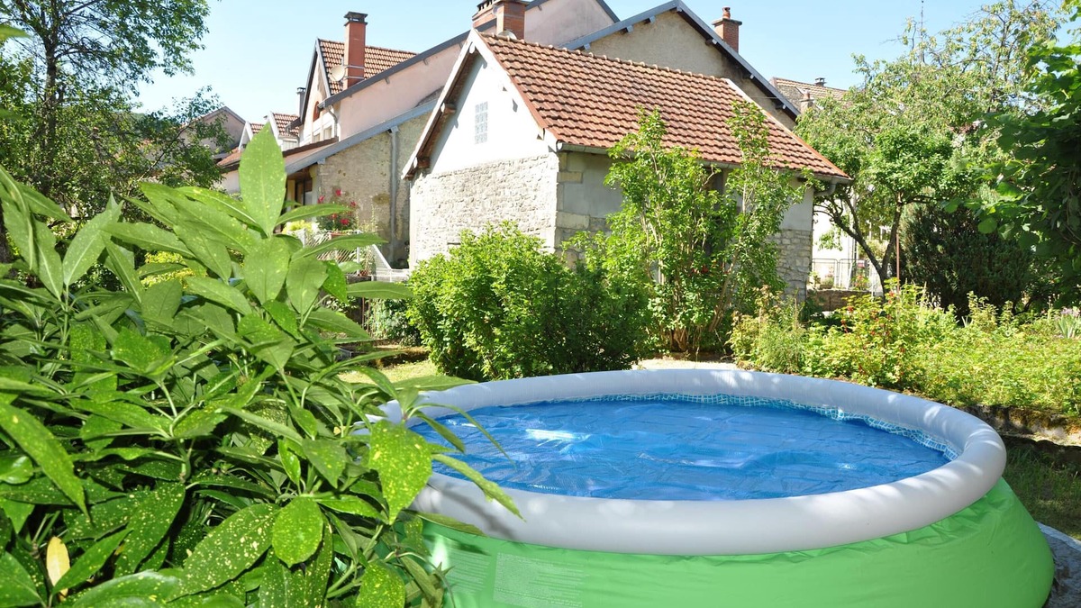Ornans House | Homerez - Comfortable House in Ornans - Garden