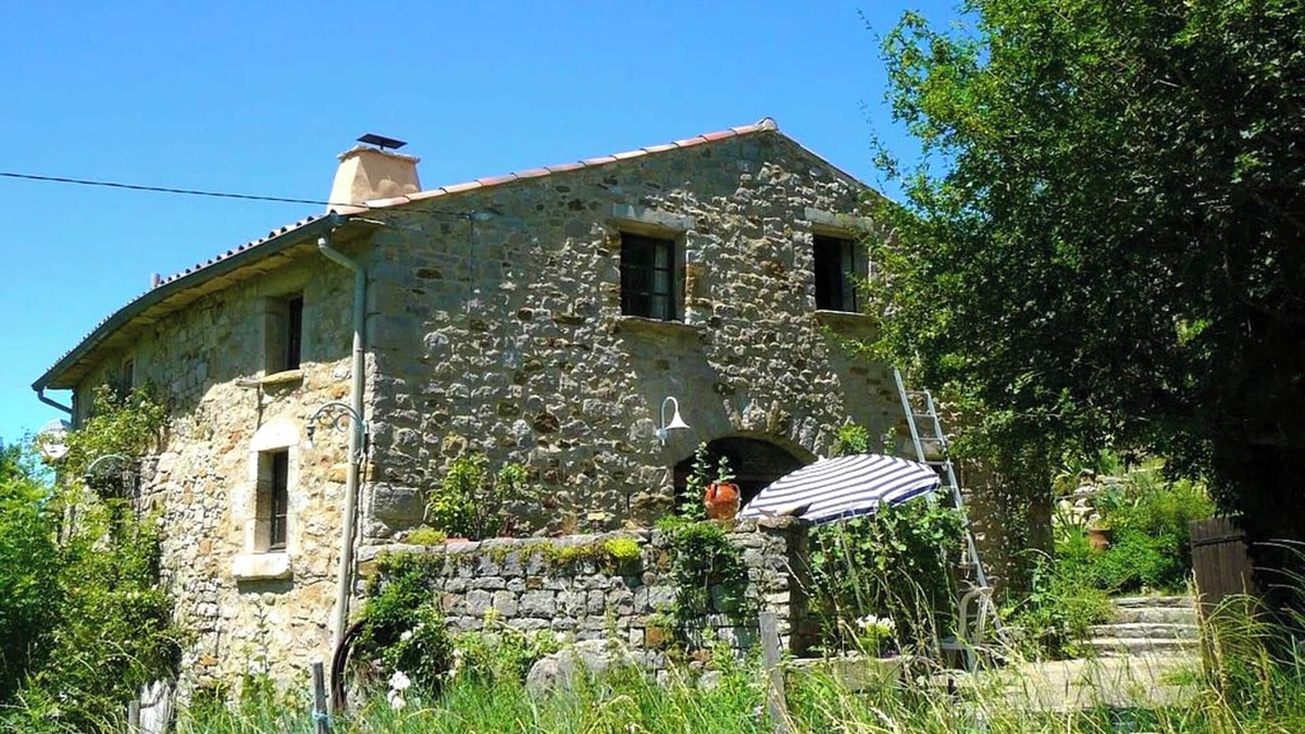 Vesc House | Homerez - Comfortable house in nature near Vesc with jacuzzi