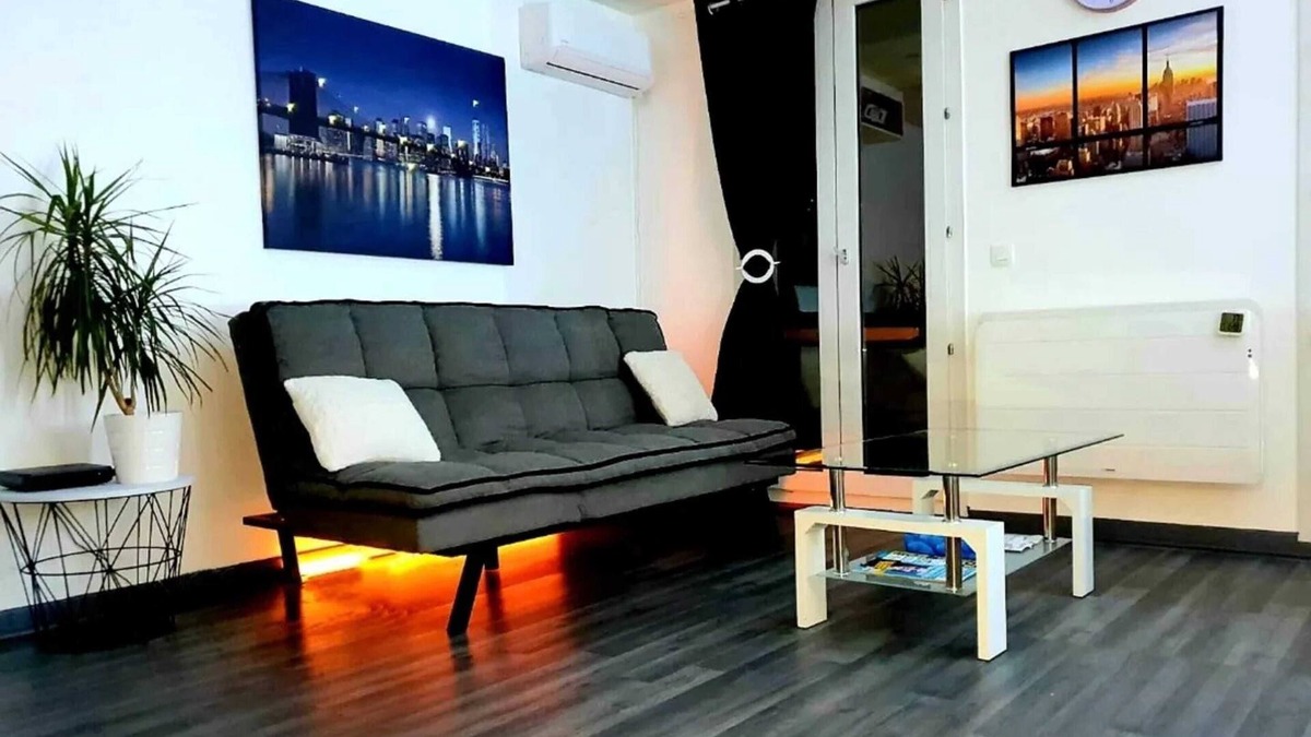 Poissy Apartment | Homerez - Cosy Apartment in Poissy