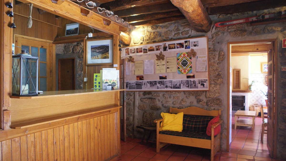 Seia Apartment | Homerez - Cosy Apartment in Seia with Fireplace - 25 m²