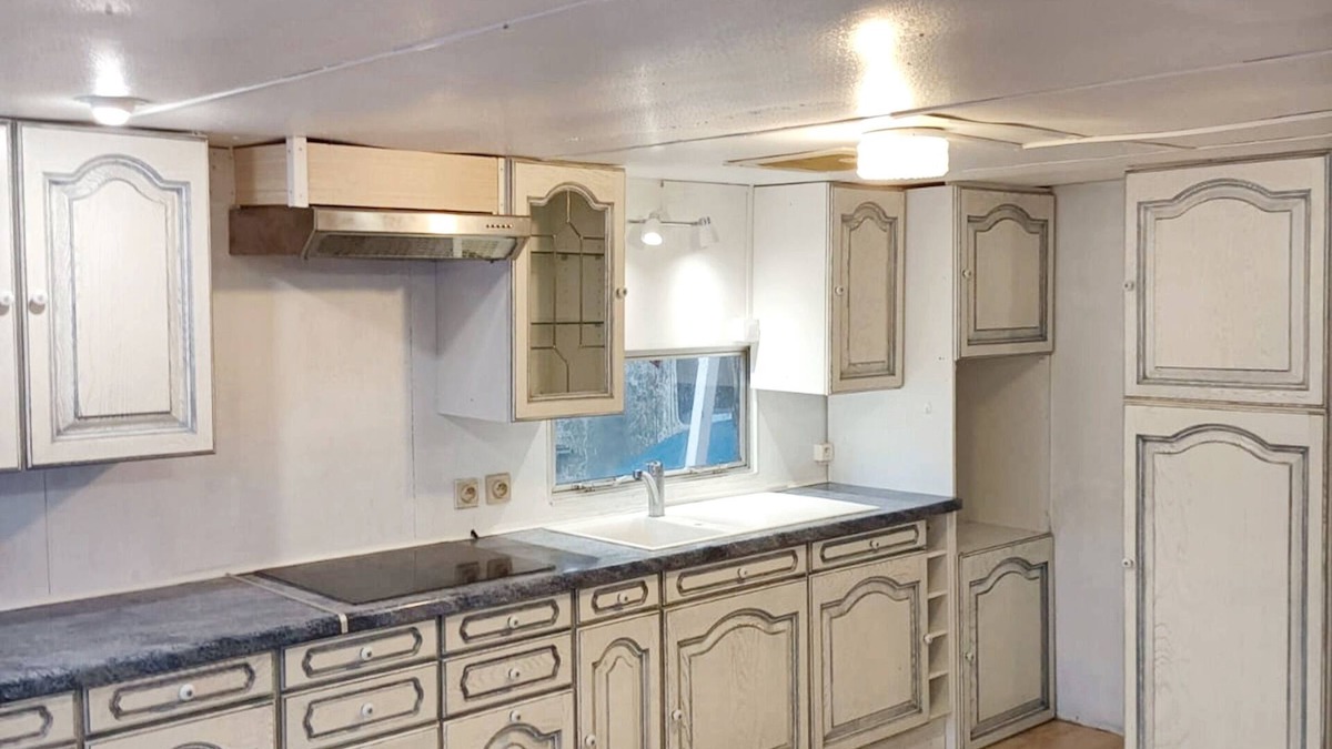 Montils House | Homerez - Cosy Bungalow in Montils with Garden and Air Conditioning