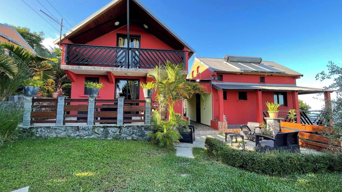 Trois-Bassins House | Homerez - Cosy house with sea view and garden in Trois Bassins