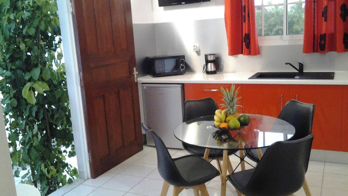 Damencourt House | Homerez - Cosy house in Le Moule with shared pool