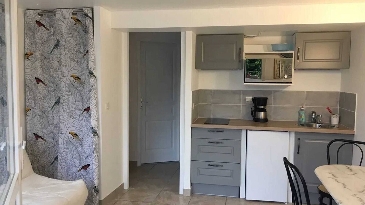 Vienne Apartment | Homerez - Cozy Apartment in Vienne of 30 m²