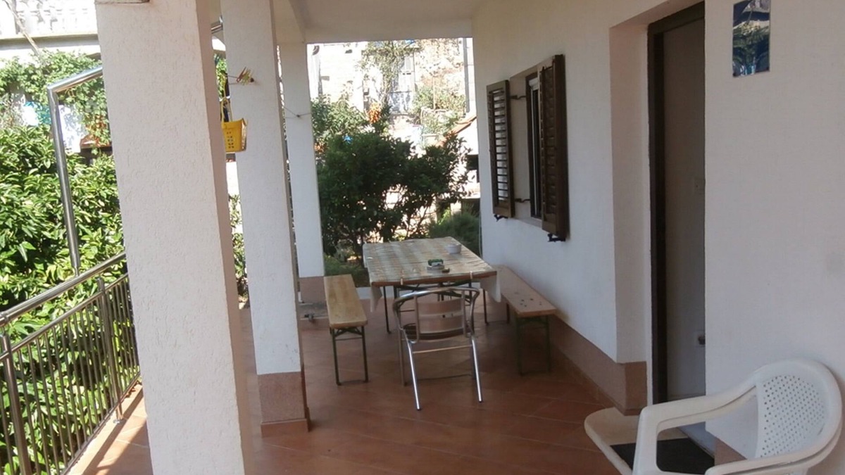 Gdinj Apartment | Homerez - Cozy Apartment in Gdinj, 70 m² + Garden