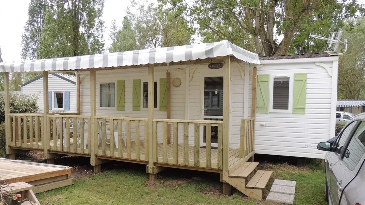 Angles House | Homerez - Cozy Bungalow in Angles with Shared Pool