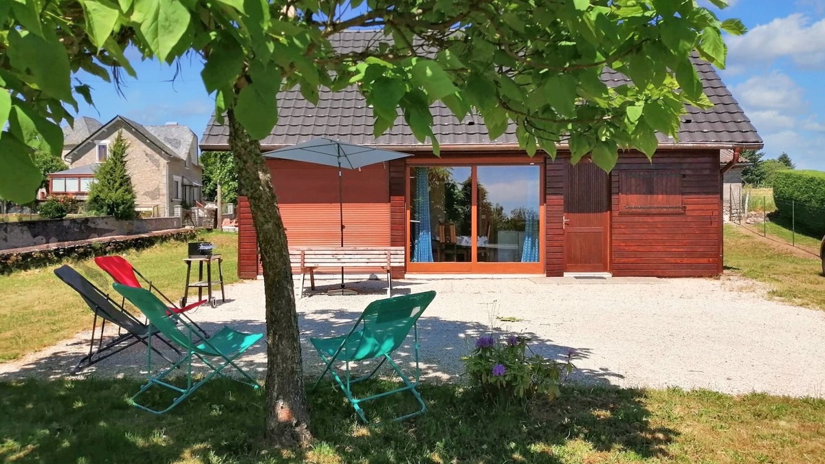 Darazac Ski Chalet | Homerez - Cozy chalet in Darazac with garden of 60 m²