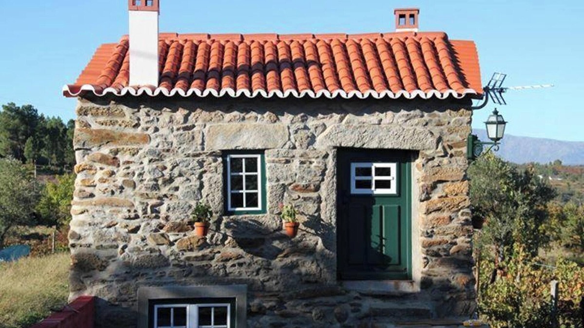 Fundao House | Homerez - Cozy House with Garden and Terrace