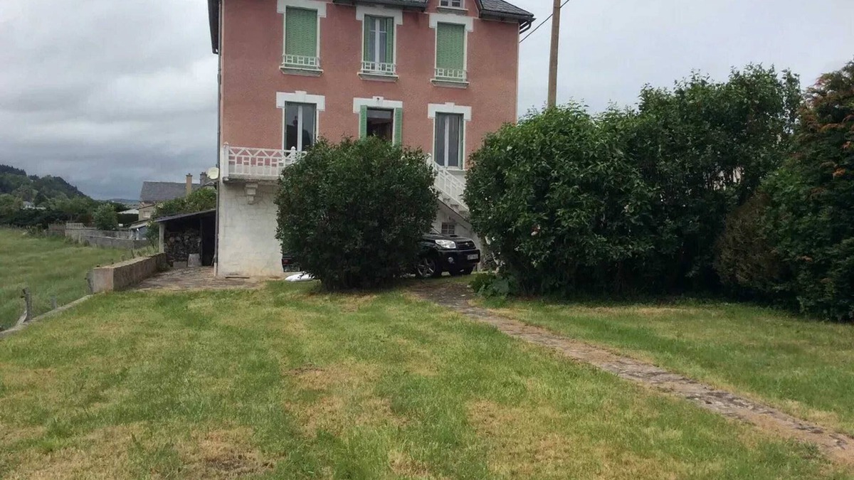 Allanche House | Homerez - Cozy House in Allanche with Garden and Barbecue
