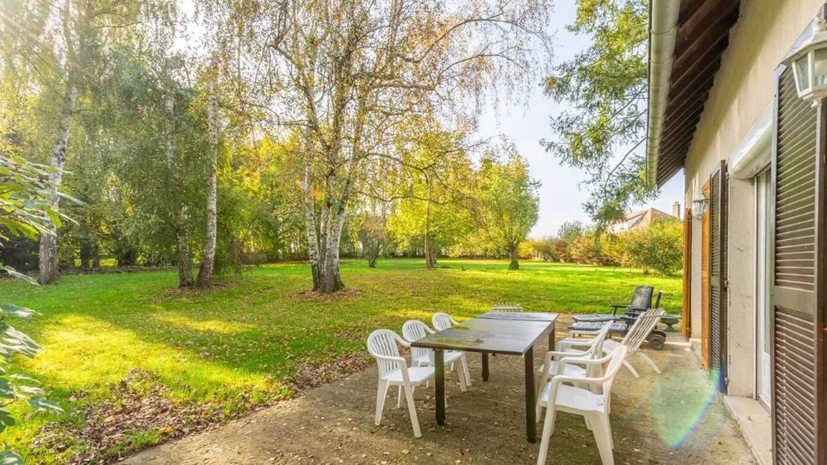 Saints House | Homerez - Cozy House in Saints with Garden and Terrace