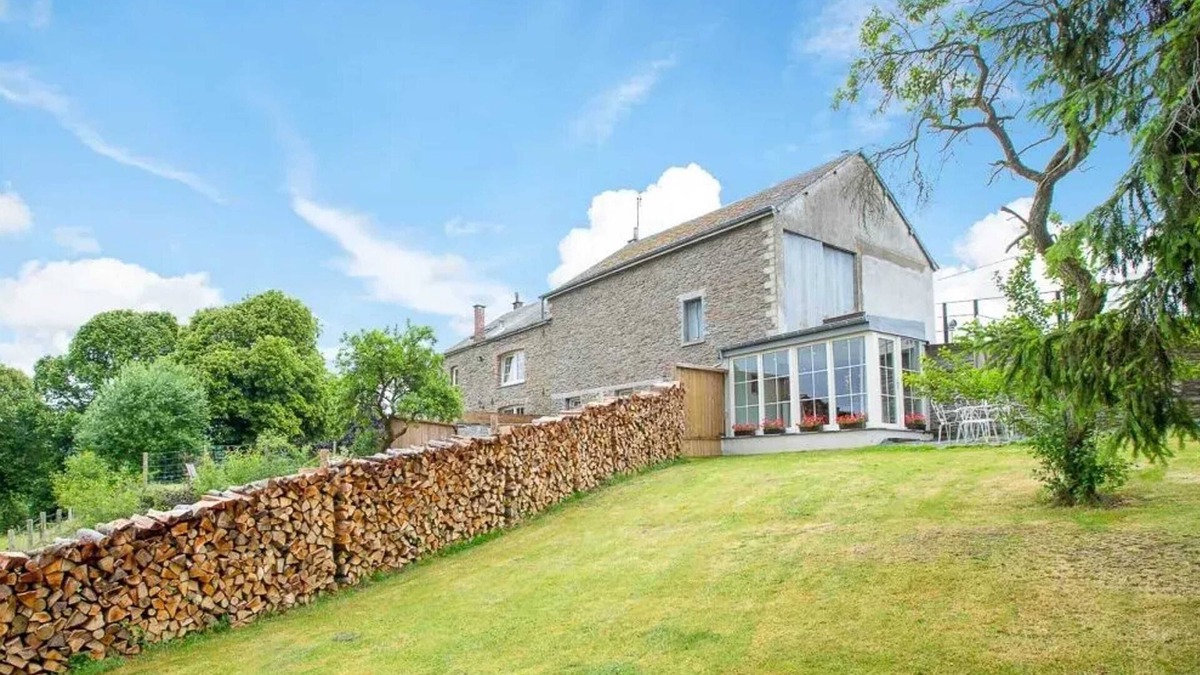 Fauvillers Apartment | Homerez - Cozy house with jacuzzi in Fauvillers