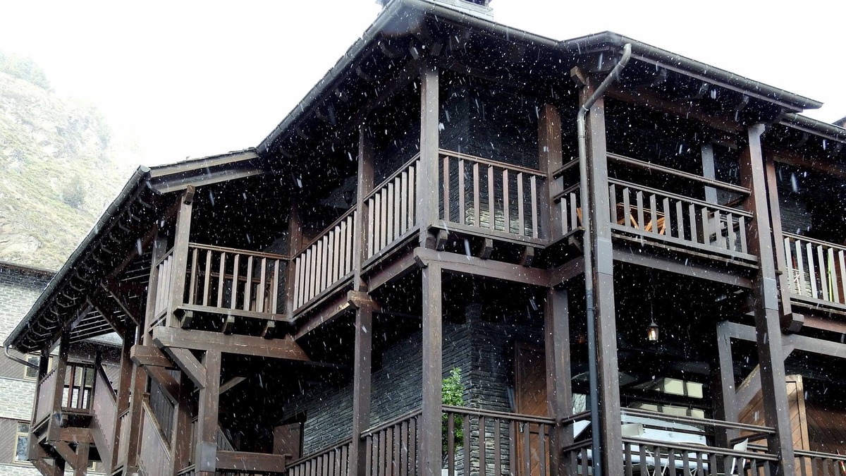 Incles Apartment | Homerez - El Tarter apt, mountain view