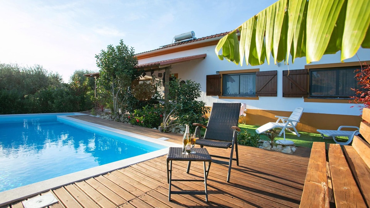 Camparca Villa | Homerez - Elegant Villa in Carcavelos with Private Pool