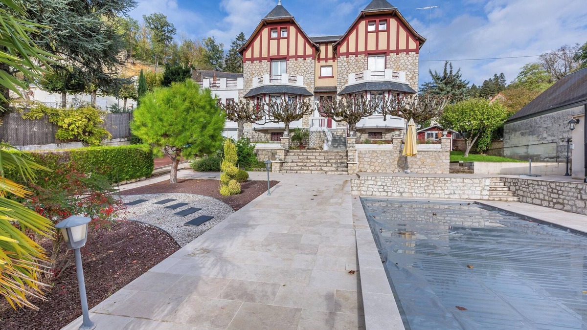 Bourre Villa | Homerez - Elegant Villa in Bourré with Private Pool