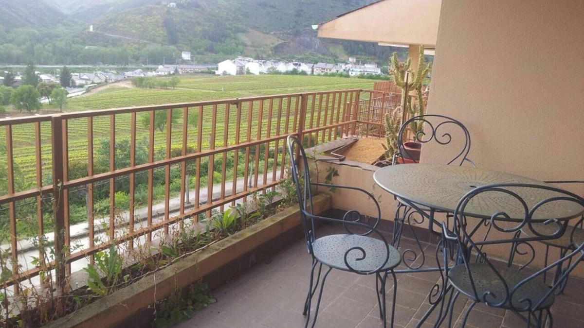 Villafranca del Bierzo Apartment | Homerez - Apartment in Villafranca del Bierzo