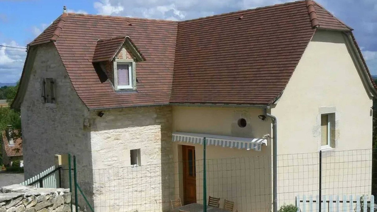 Faycelles House | Homerez - Family-friendly House in Faycelles with Terrace