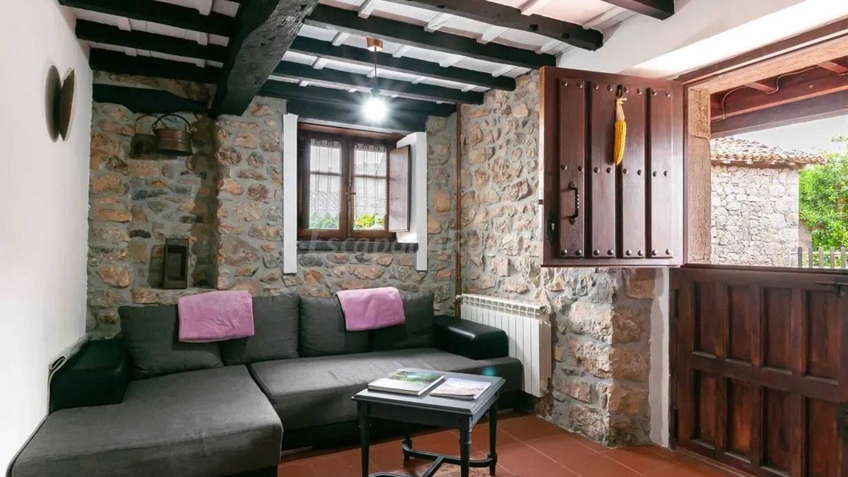 Cangas de Onis House | Homerez - Family House, Isongo, Fireplace