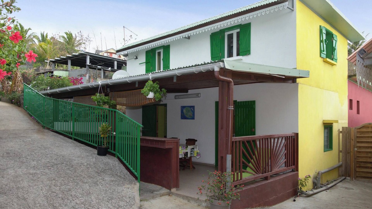 Le Portail House | Homerez - Family House in Saint-Leu, charm and comfort