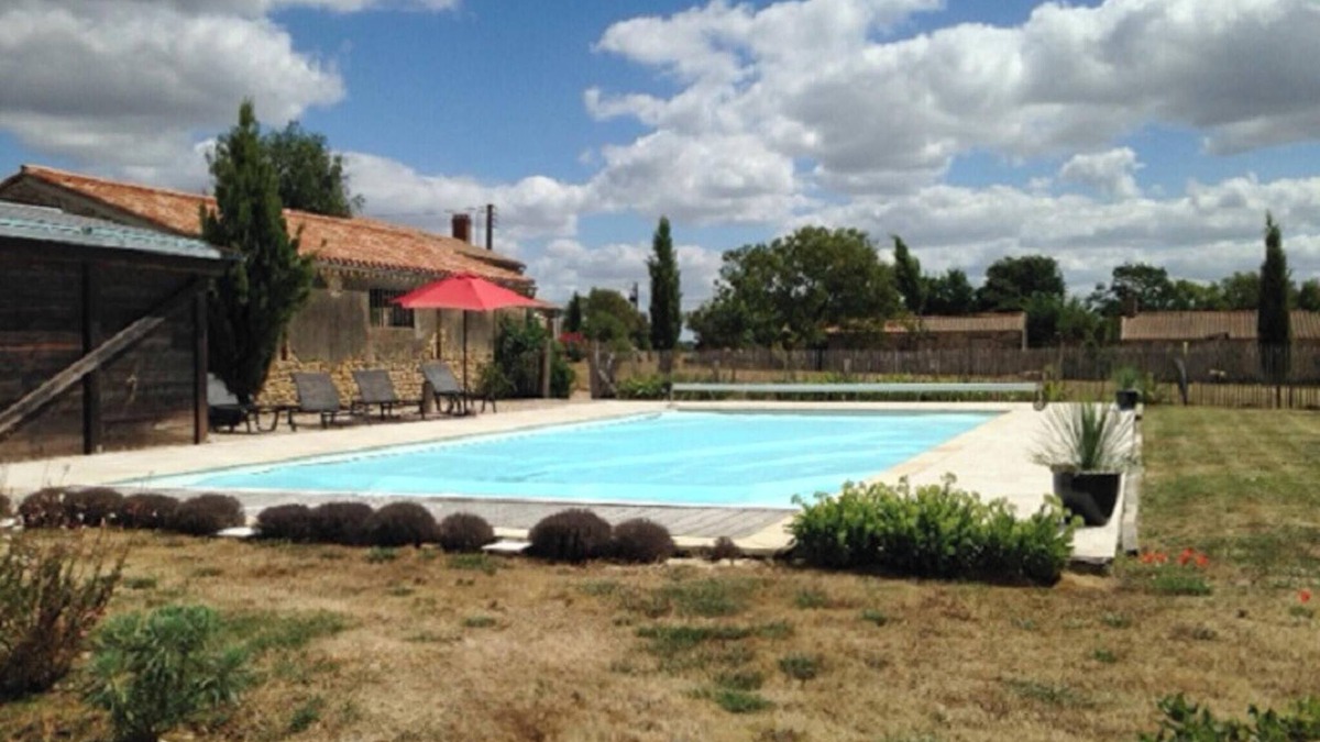 Saint-Cyr-en-Talmondais Villa | Homerez - Villa in Saint-Cyr-en-Talmondais