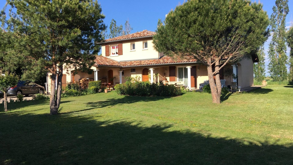 Saint-Cyr-sur-le-Rhone House | Homerez - Charming House in Saint-Cyr-sur-le-Rhône