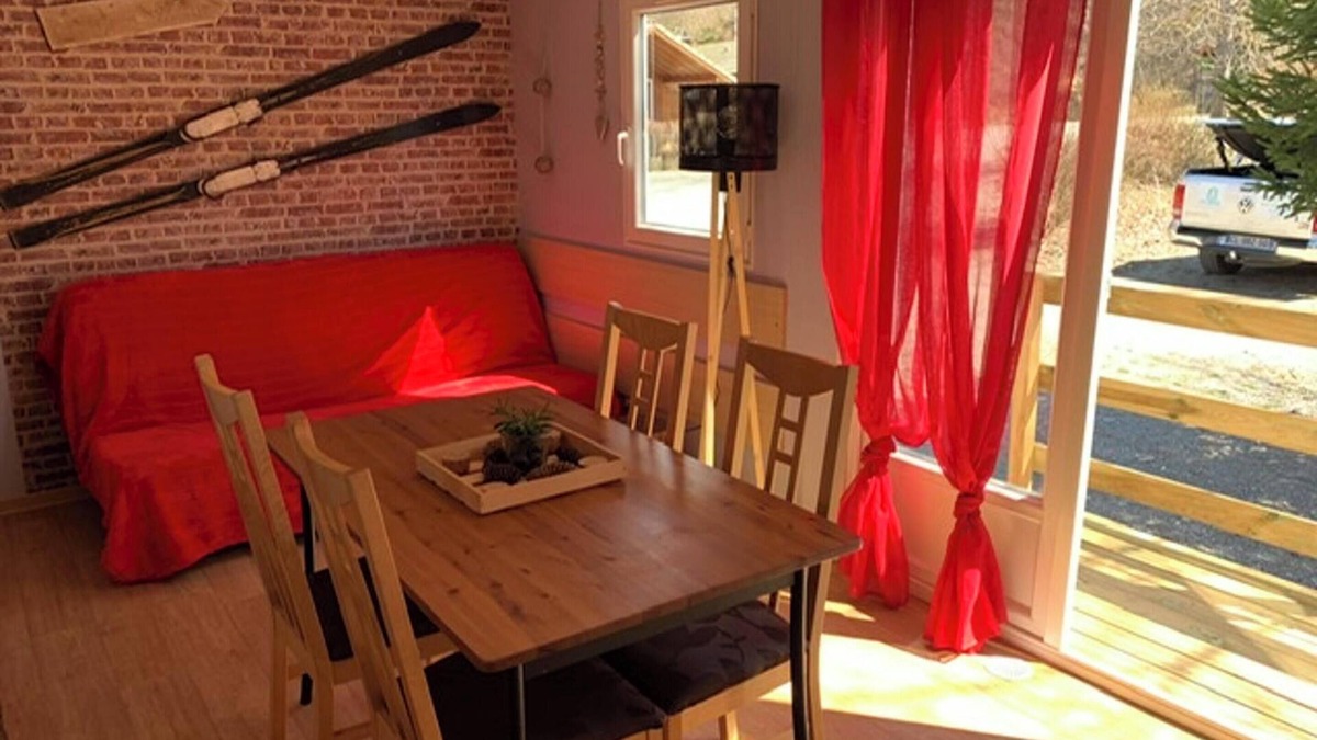 Saint-Leger-les-Melezes Ski Chalet | Homerez - Chalet in Saint-Léger-les-Mélèzes