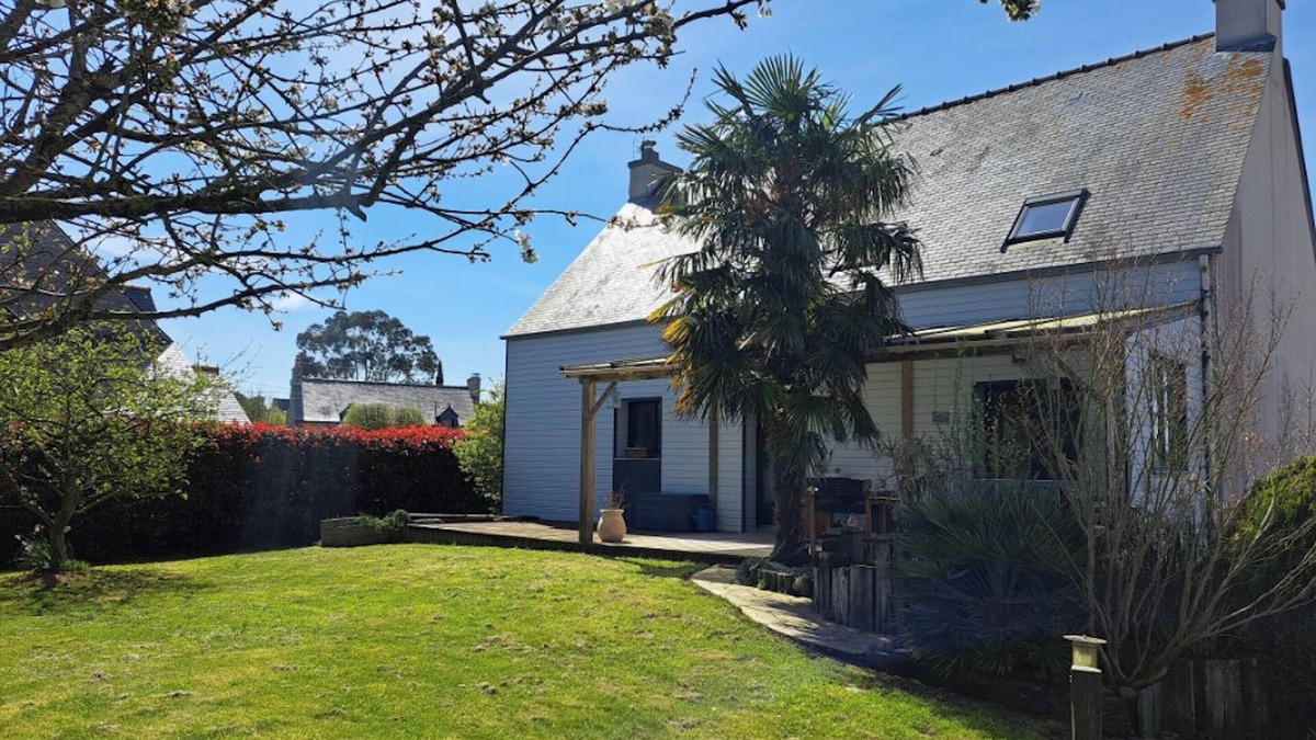Saint-Meloir-des-Ondes House | Homerez - House in Saint-Méloir-des-Ondes