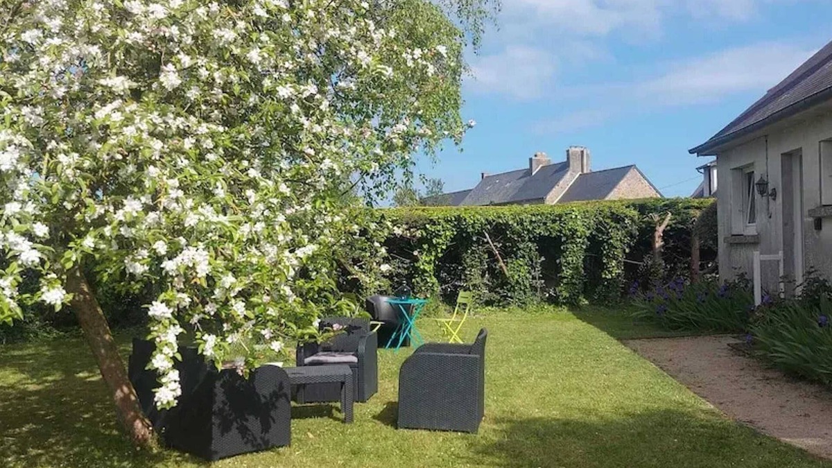 Saint-Meloir-des-Ondes House | Homerez - House in Saint-Méloir-des-Ondes