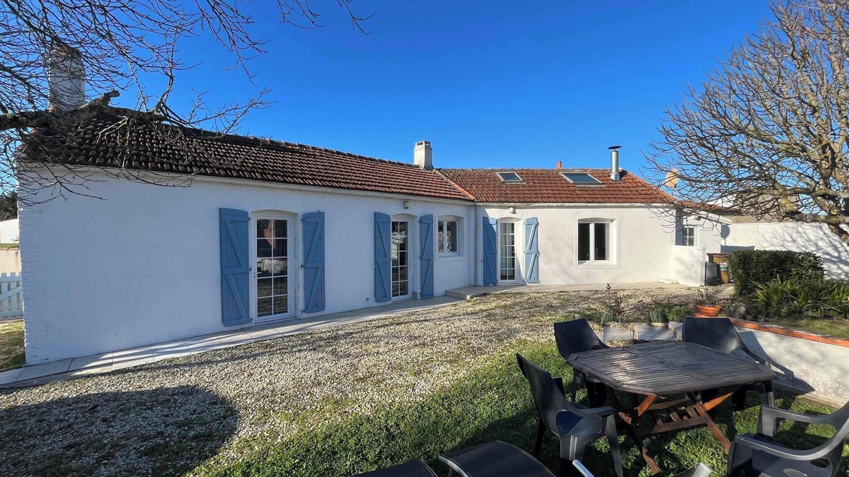 Saint-Michel-en-l'Herm House | Homerez - House in Saint-Michel-en-l'Herm