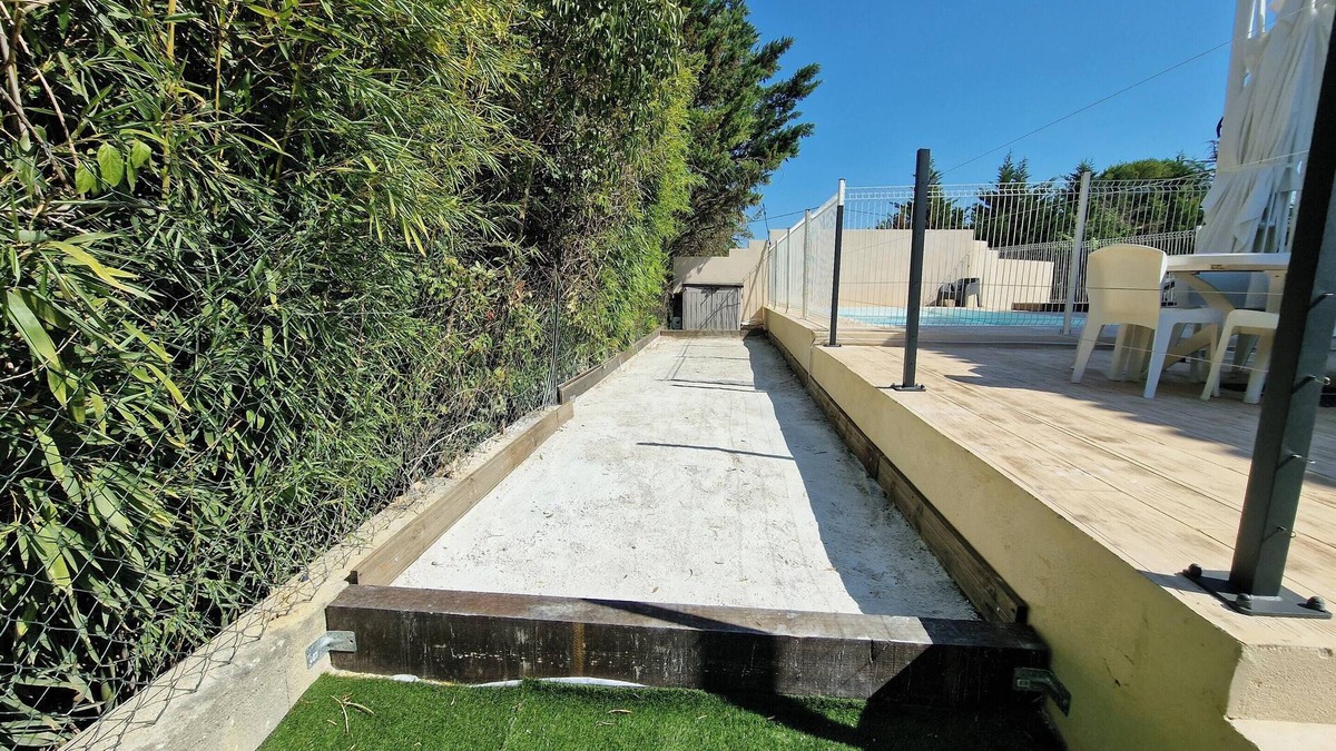 Saint-Privat-des-Vieux Villa | Homerez - Villa in Saint-Privat-des-Vieux