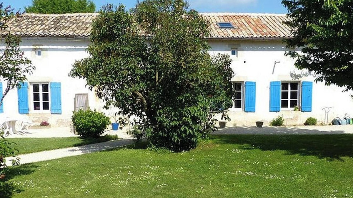 Saint-Vincent-la-Chatre House | Homerez - Charming House in Saint-Vincent