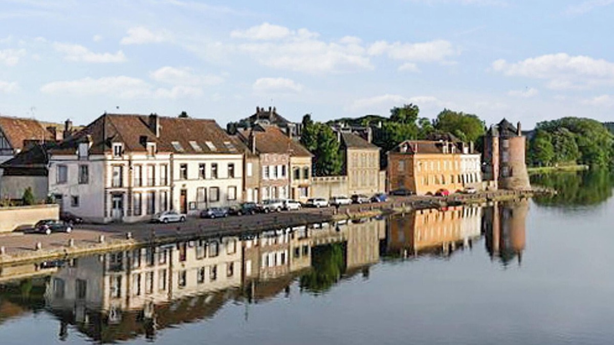 Villeneuve-sur-Yonne House | Homerez - House, Villeuneuve s/Yonne