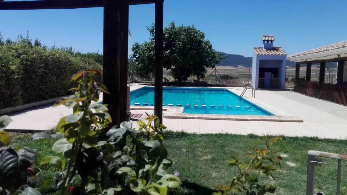 Caravaca de la Cruz House | Homerez - House with Jacuzzi and Mountain Views in Noguericas